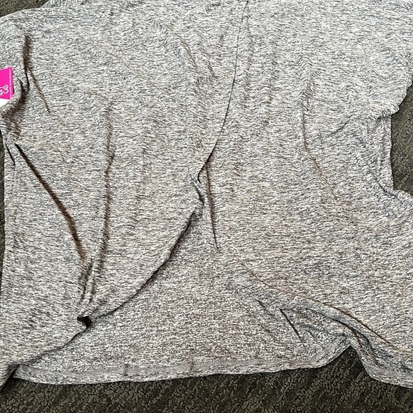 NWT Beyond yoga gray easy does it tee - Picture 5 of 6